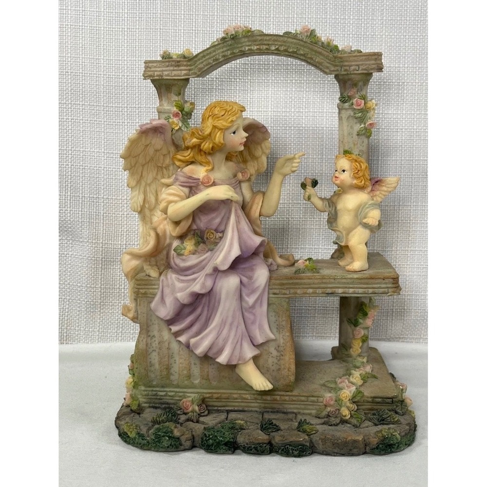 Vintage Angel Cherub Musical Figurine Love Makes The World Go Around CDMSS903